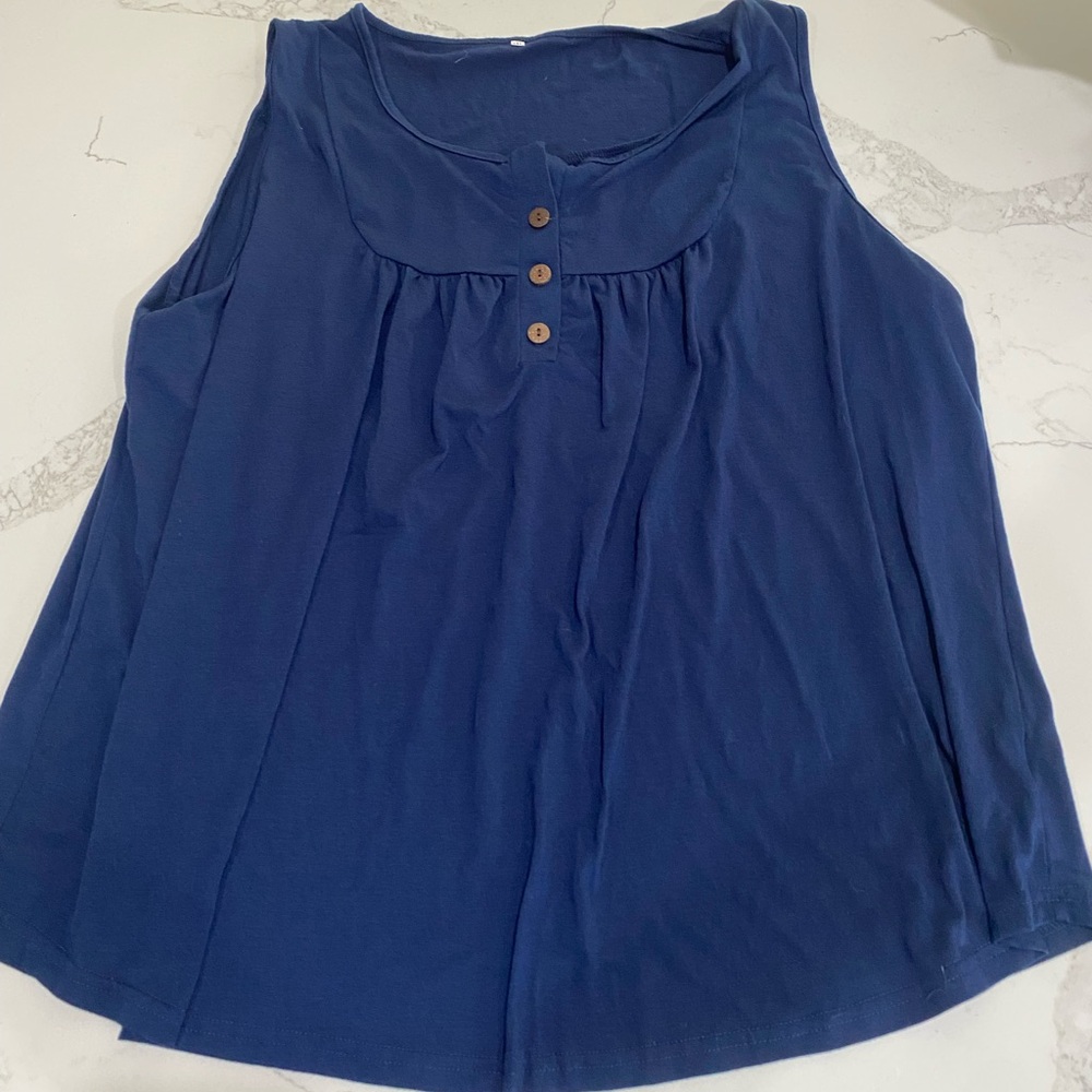Womens Blue Tank Too. Front Buttons. Sleeveless. 3XL. Polyester.